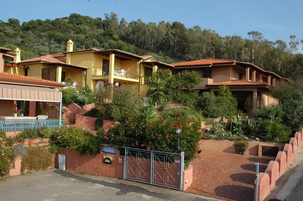 Residence Appartamenti Caffarena アルバタクス エクステリア 写真