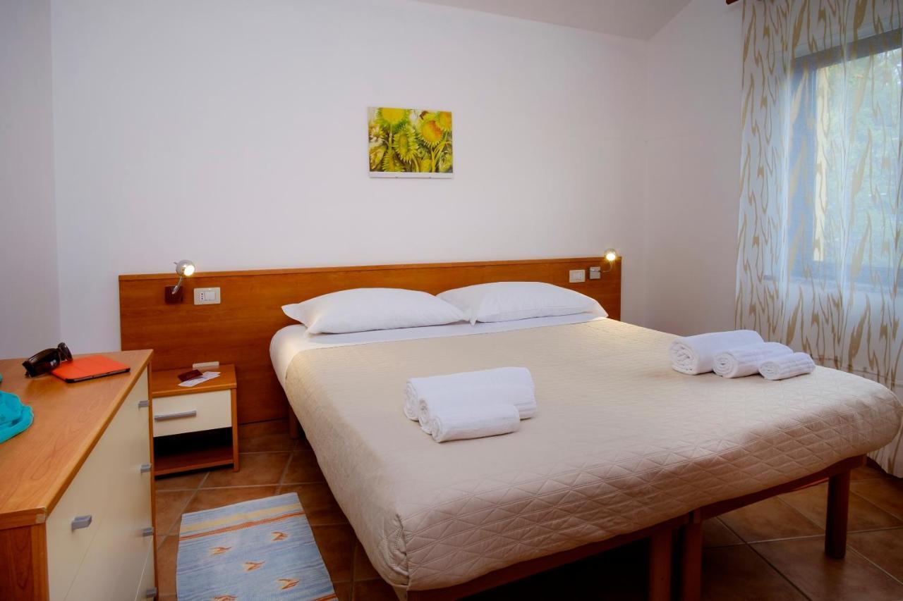 Residence Appartamenti Caffarena アルバタクス エクステリア 写真
