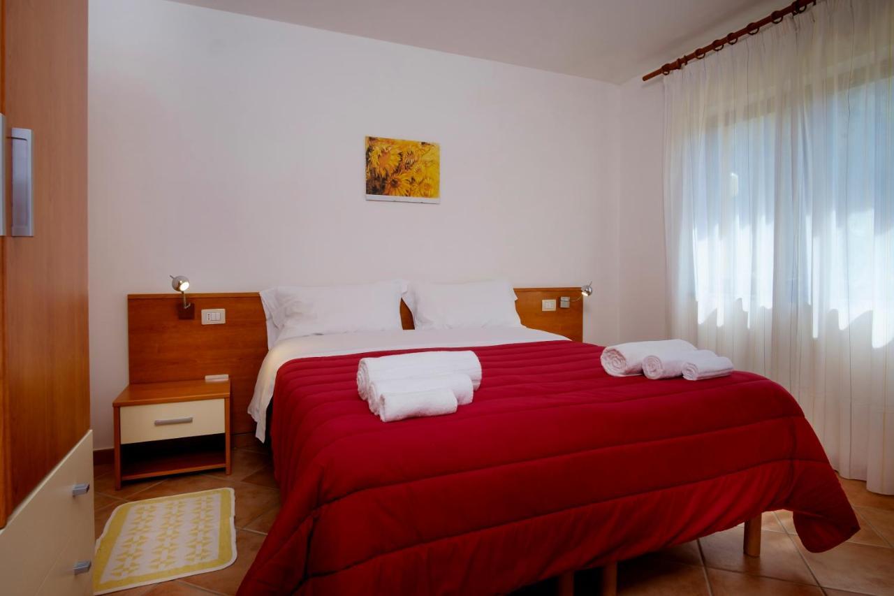 Residence Appartamenti Caffarena アルバタクス エクステリア 写真