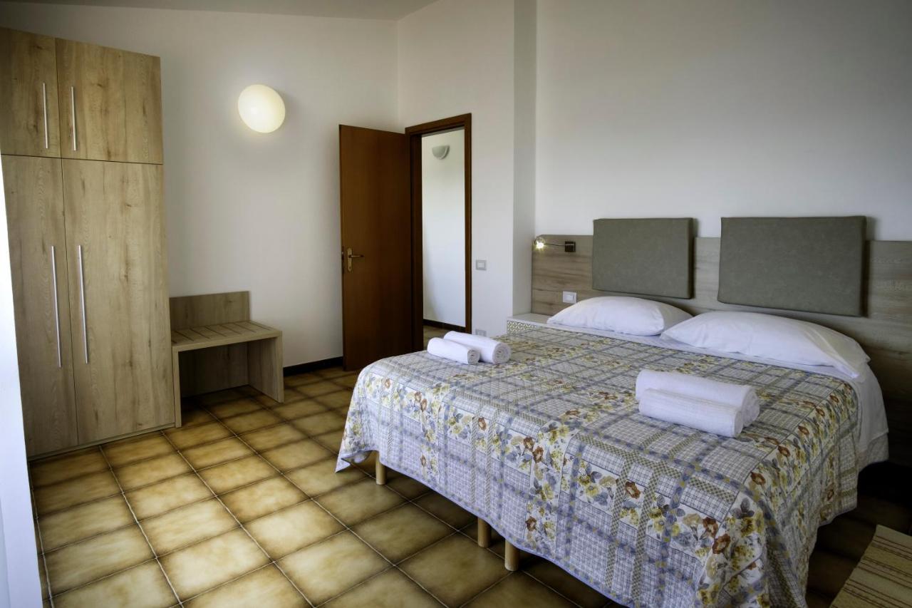 Residence Appartamenti Caffarena アルバタクス エクステリア 写真