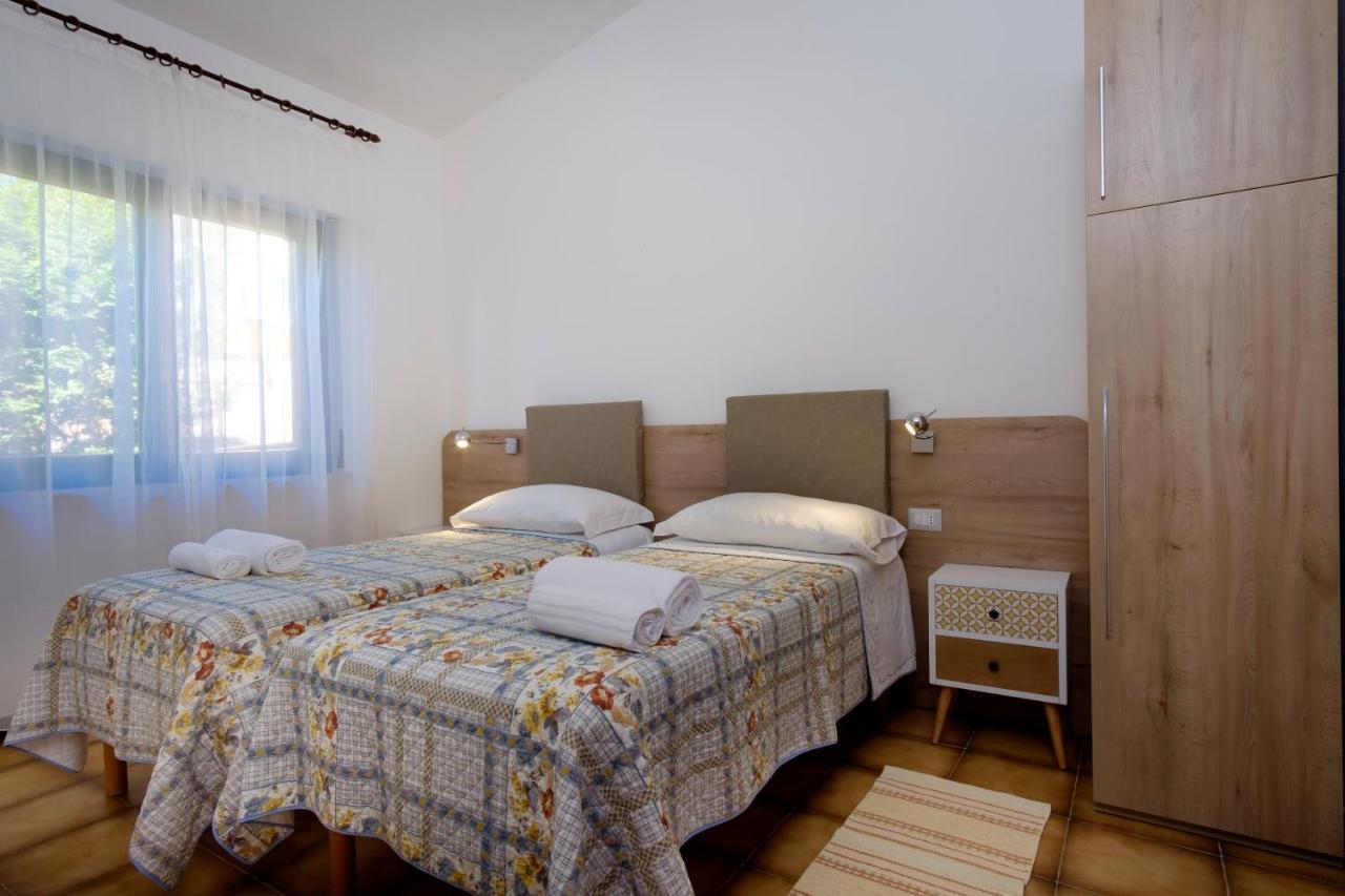 Residence Appartamenti Caffarena アルバタクス エクステリア 写真