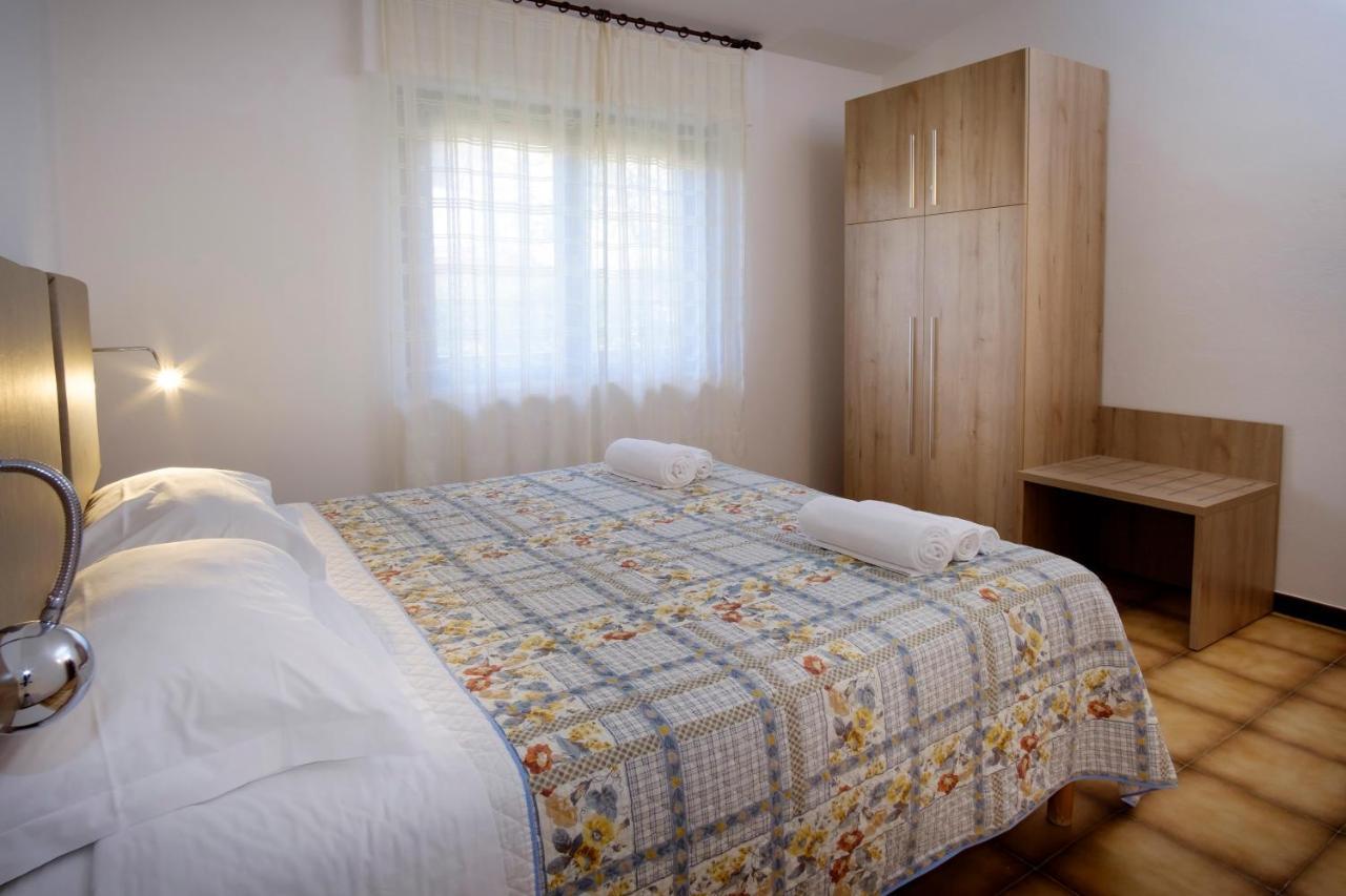 Residence Appartamenti Caffarena アルバタクス エクステリア 写真